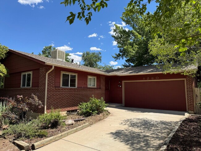 Building Photo - 1280 Linden Ave Rental