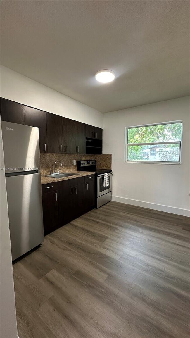 Photo - 4011 NE 8th Ave Unit B