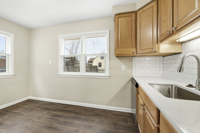 Photo - 3360 Edgeworth St