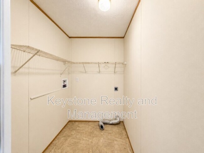 Photo - 726 Trevor Ln