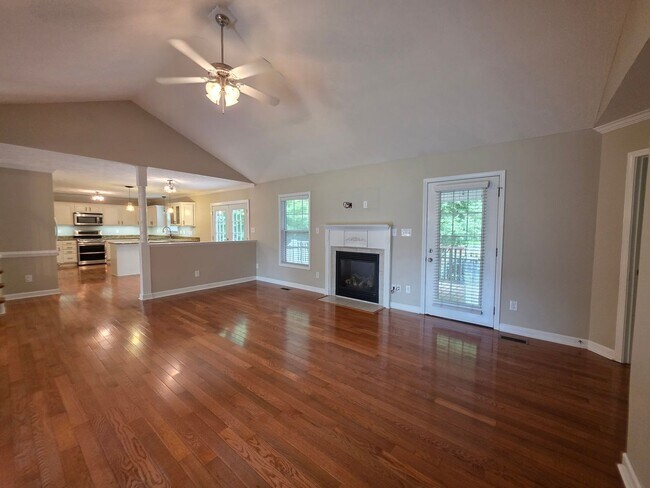 Photo - 205 Woodberry Pl