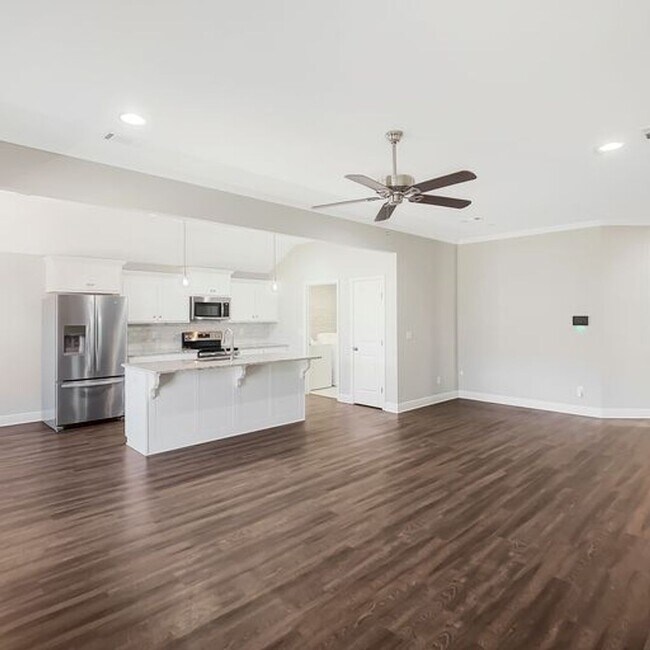 Photo - Beautiful 3 Bed 2 Bath Available in July! House