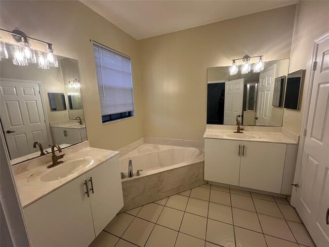 Photo - 1780 SW Via Rossa