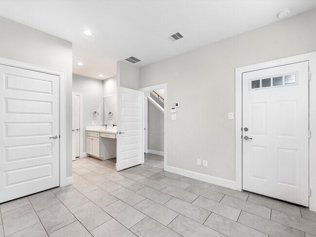 Photo - 2727 Clinton Dr