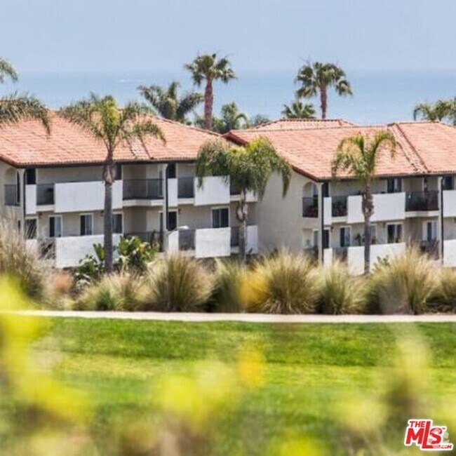 Building Photo - 6600 Beachview Dr Unit 130 Rental
