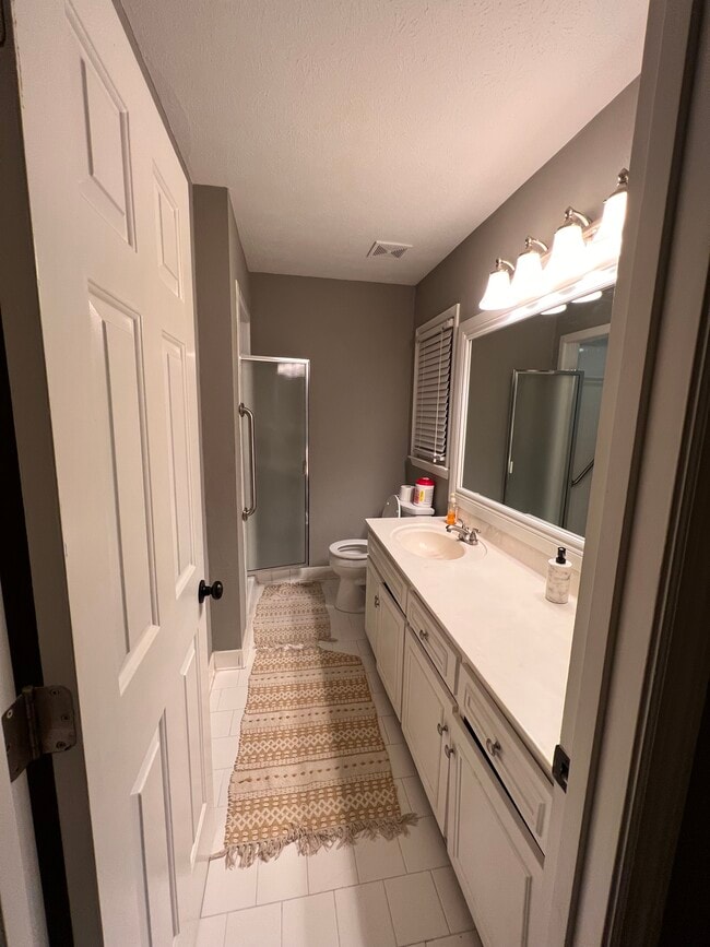 Photo - CASTLEWOOD Single Room
