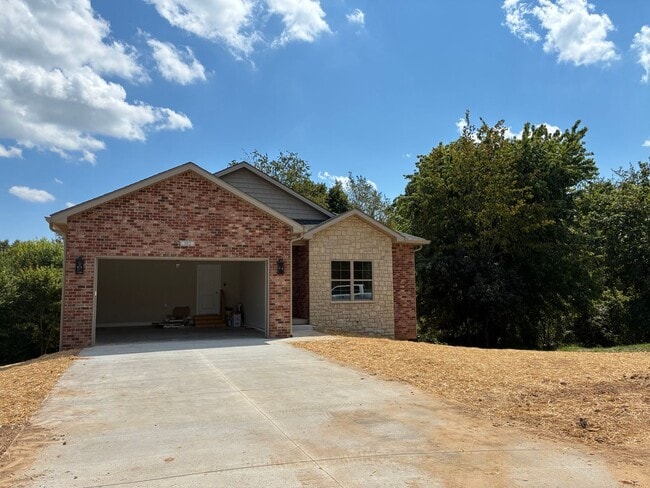 Photo - 102 Twin Lakes Dr