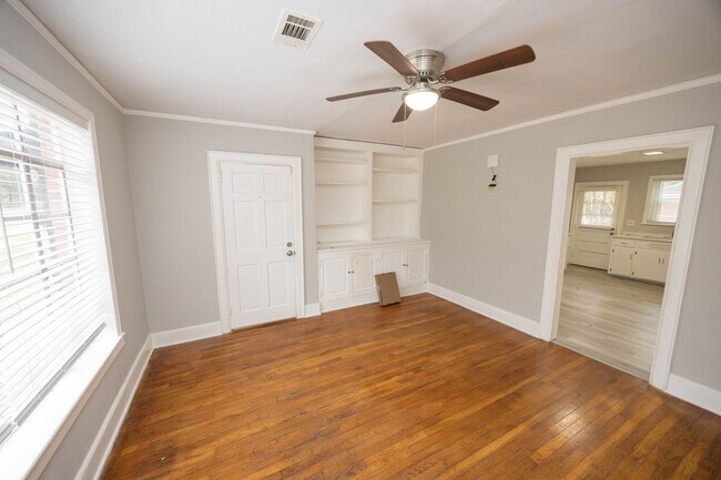 2058 Woodley Rd Unit B
