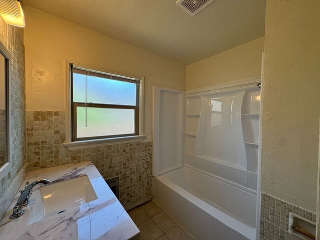Photo - 2517 Manor St