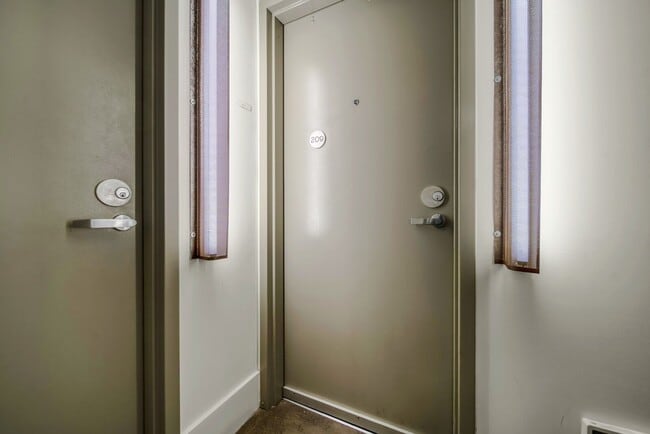 Building Photo - LOFTED STUDIO FOR RENT $2,300/mo