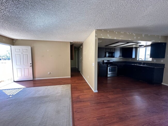 Photo - 21058 Wisteria St