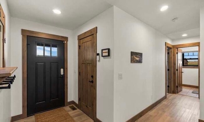 Photo - 132 Sky View Dr