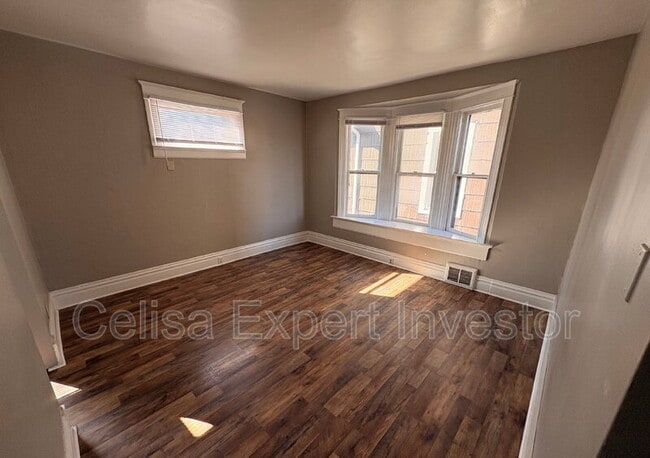 Photo - 1441 Wall St