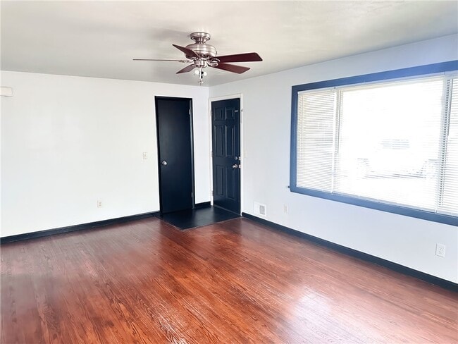 Photo - 115 Burben Way