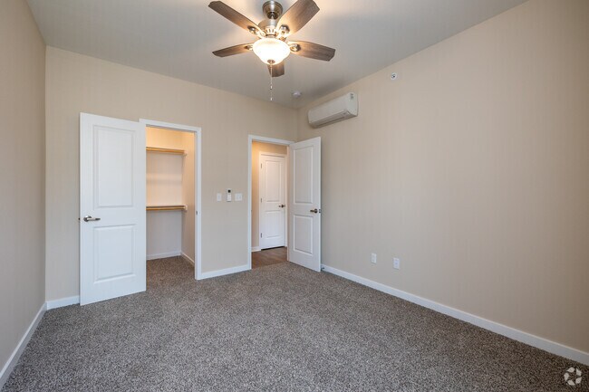 1BR, 1BA - 687 SF - Forest Ridge Villas