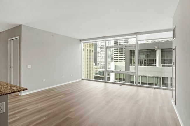 Building Photo - 237 E Illinois St Rental