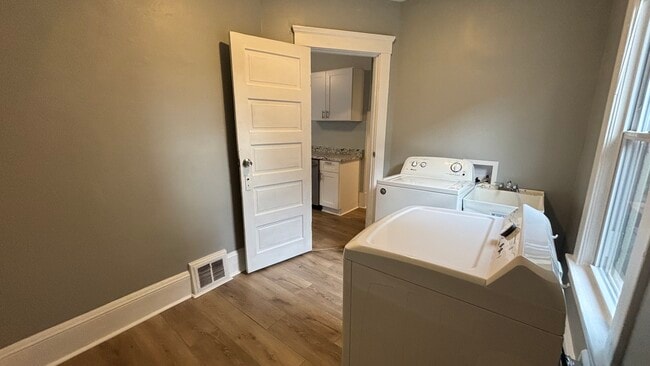 Photo - 2303 Althen Ave