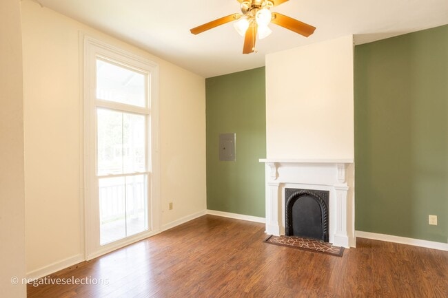 Photo - 127 W Jackson St
