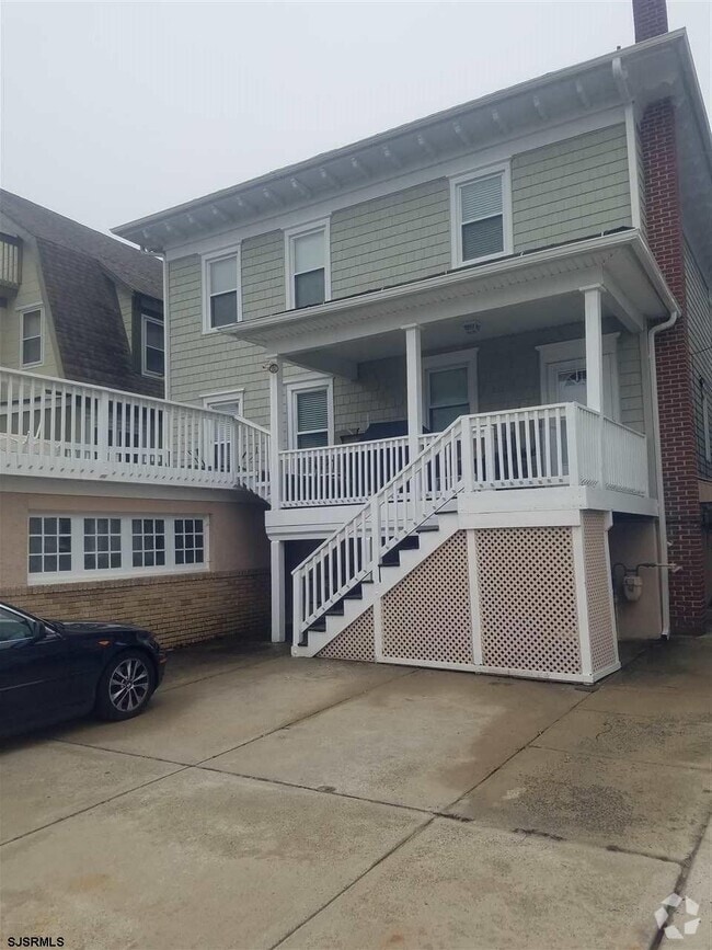 Building Photo - 117 S Bartram Ave Unit Lower Rental