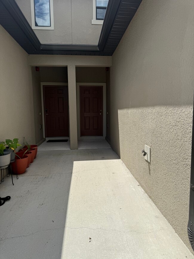 Building Photo - 2259 Seven Oaks Dr Rental