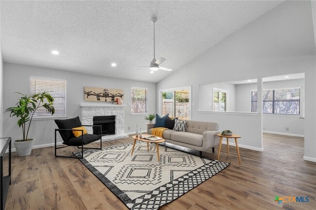 Building Photo - 101 N Kings Canyon Dr