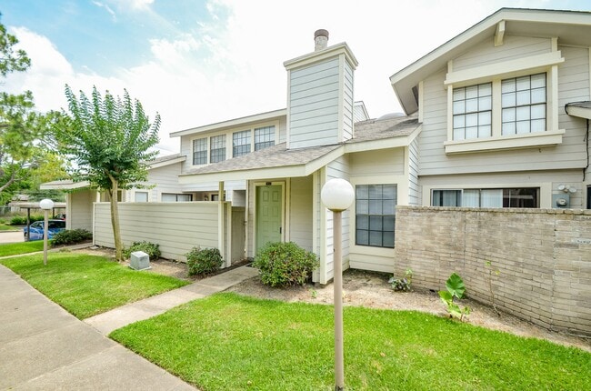 Building Photo - 6211 Ludington Dr Unit 21-909