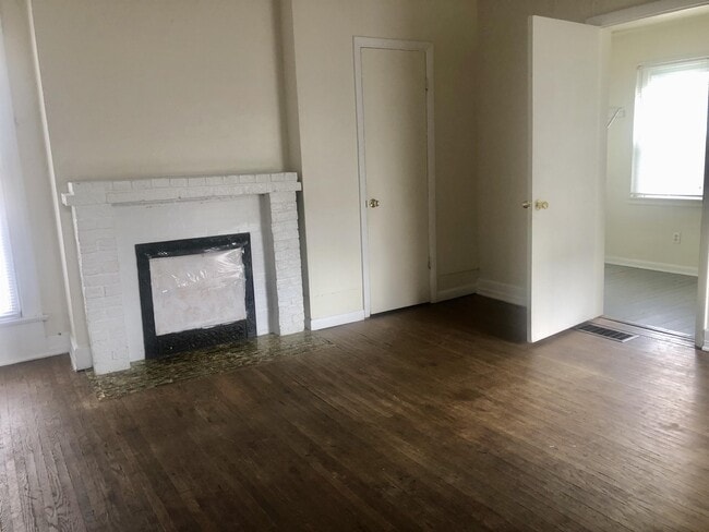 Photo - 401 E 2nd St