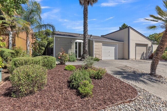 Building Photo - 115 Guaymas Pl Rental