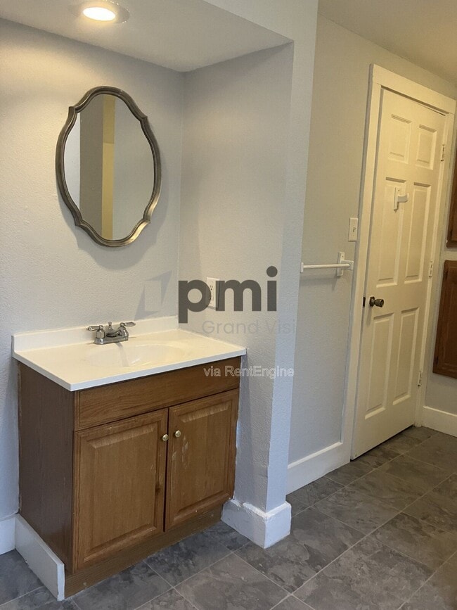 Photo - 1035 W Main St