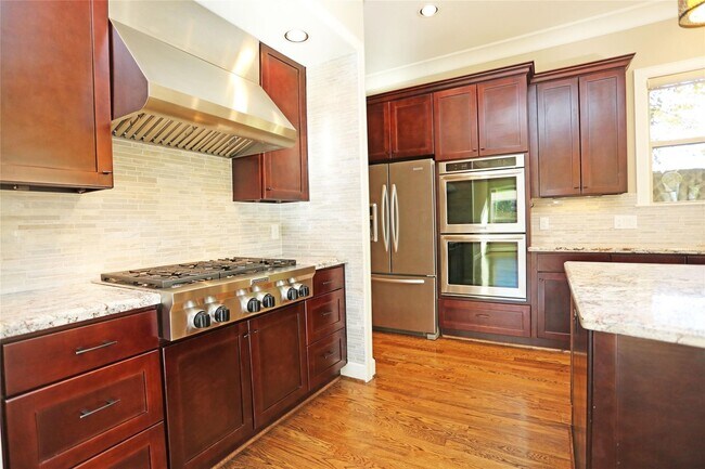 Photo - 1611 Wakefield Dr