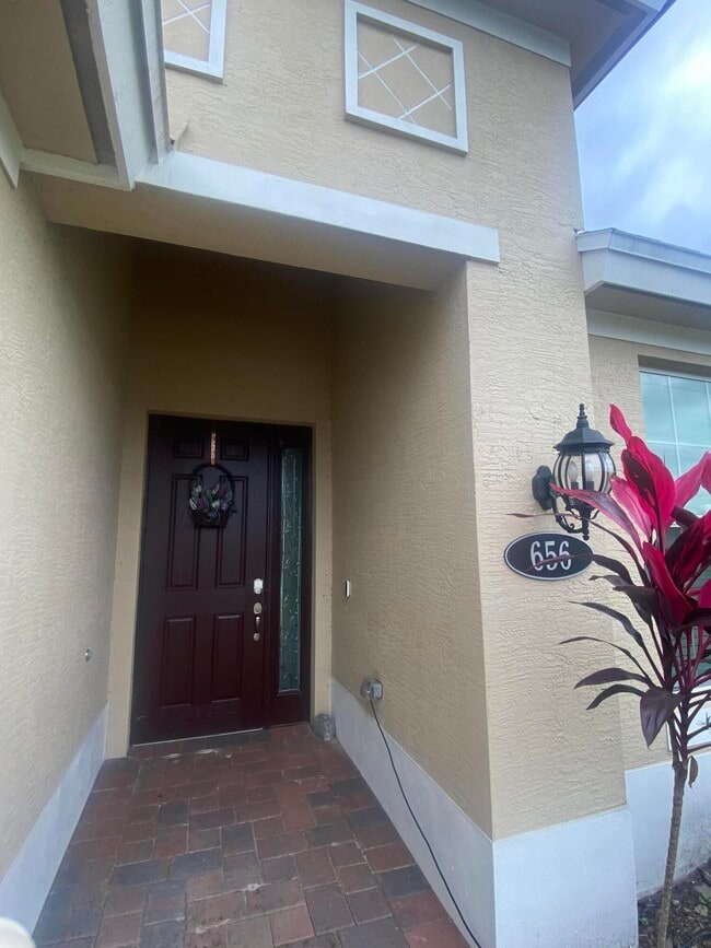 Photo - 656 SW Haas Ave