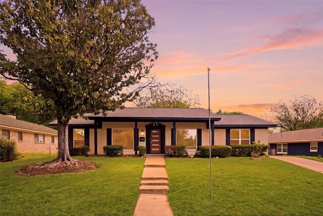 Building Photo - 3013 Conejos Dr