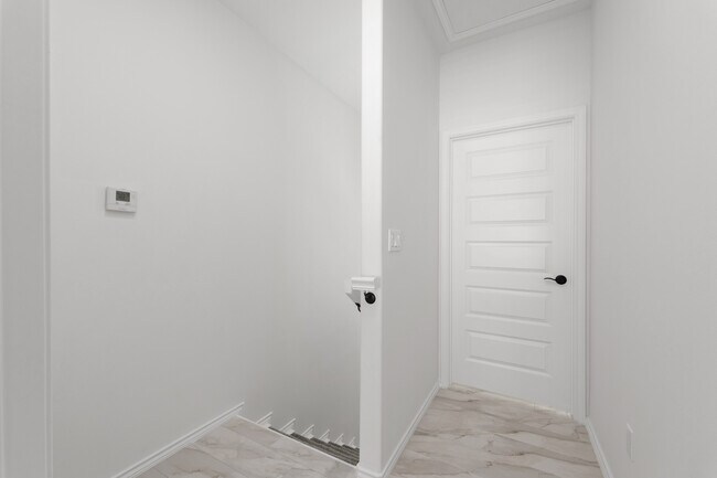 405 Lion's Villa AV