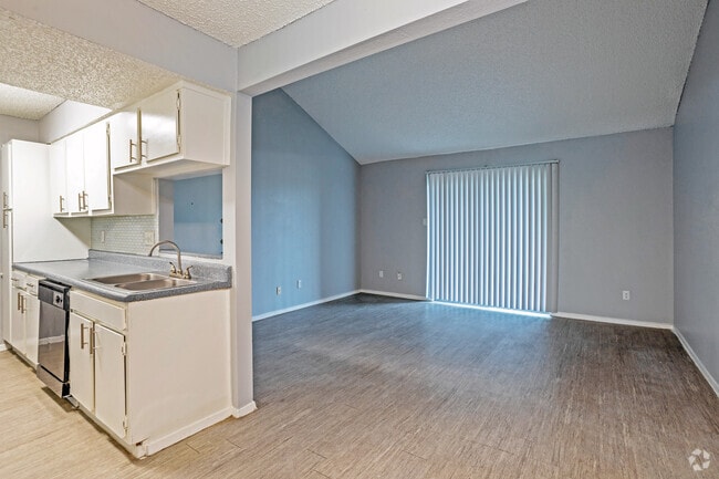1BR, 1BT - The Peacock - 728SF - Living Area