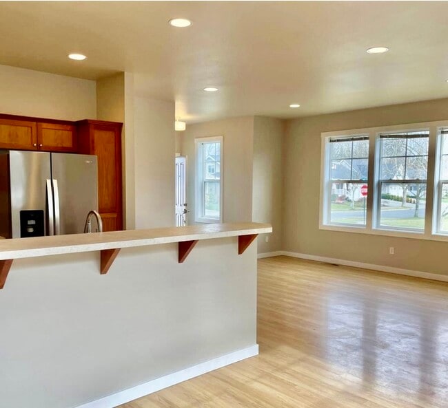 Photo - 1468 Foxtail St