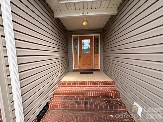 1491 Mayfair Dr