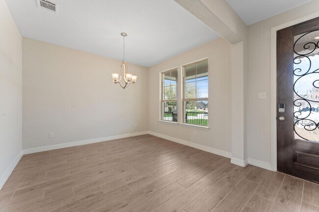 Photo - 423 Montessa Park