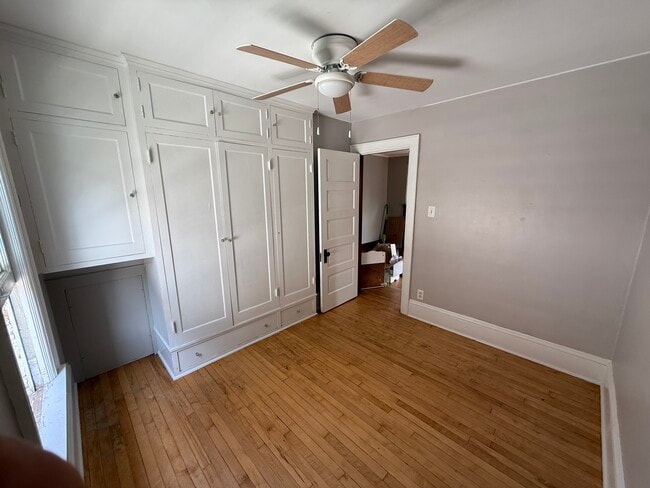 Building Photo - 1428 S 79th St Unit Upper Rental