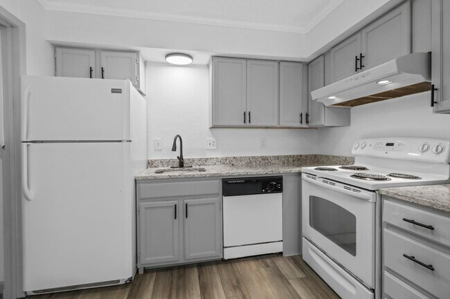 Photo - 220 Alexandria St