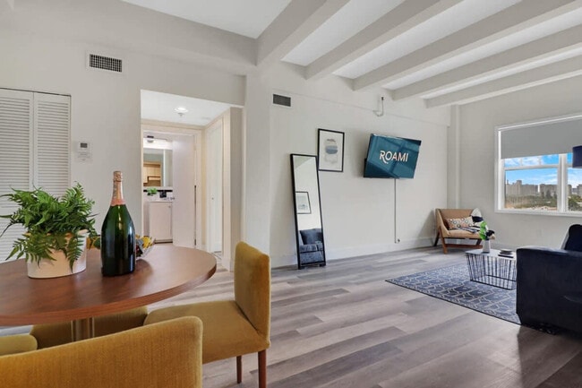 Building Photo - 1300 Collins Ave Rental