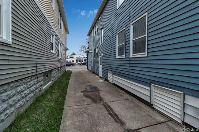 2514 Delaware Ave