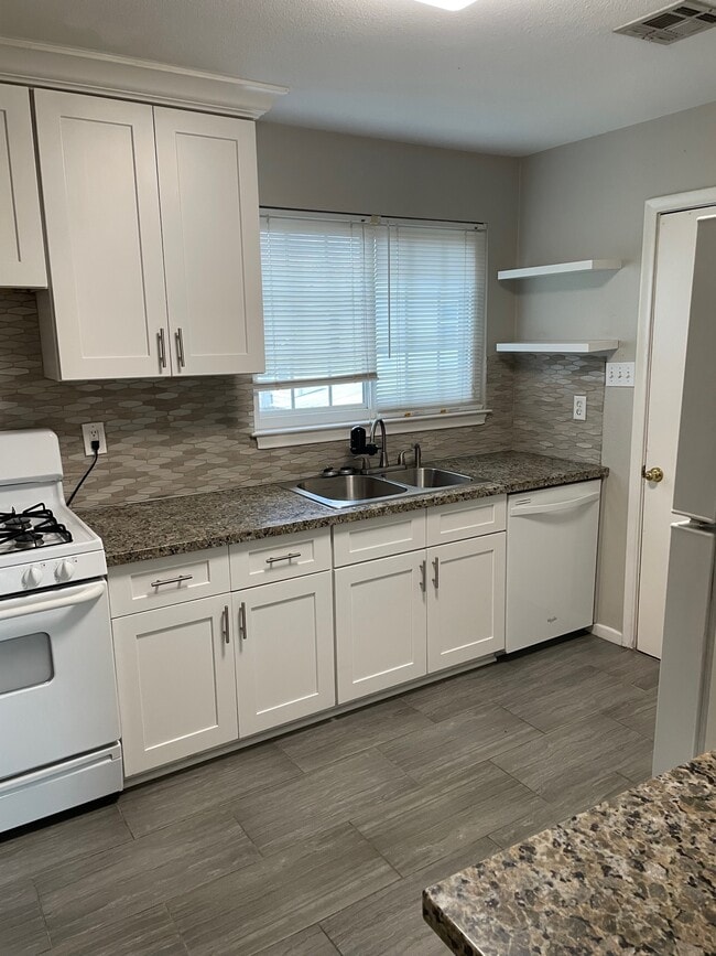 Building Photo - 409 Helios Ave Unit 409 Helios