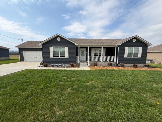 Building Photo - 605 Strawberry Dr