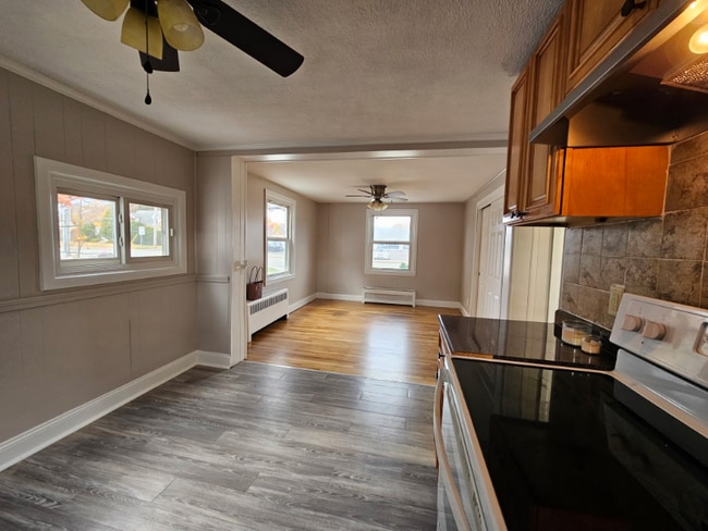 Photo - 1162 Main Ave