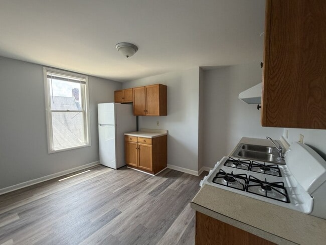 Photo - 221 Grant St Unit 221-B