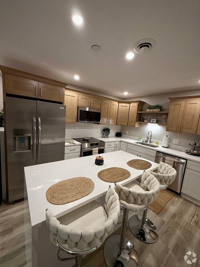 Building Photo - Southeast Court Rental