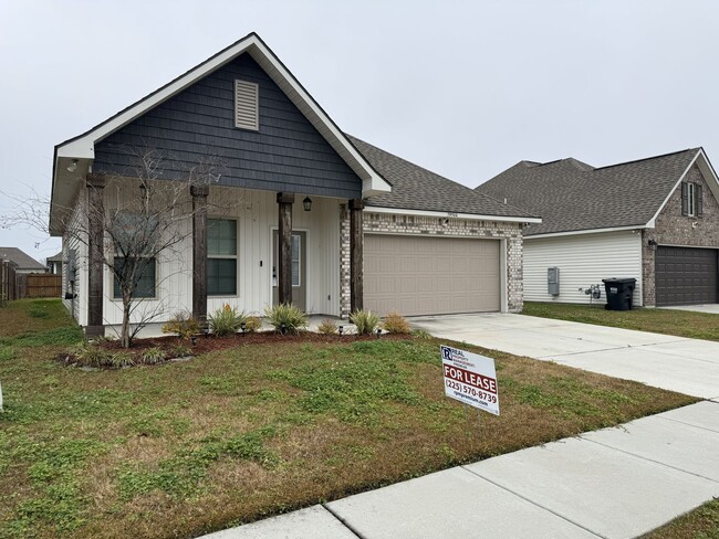 Photo - Spacious 4BR, 2BA Home in coveted Cambre Oaks Subdv - Gonzales
