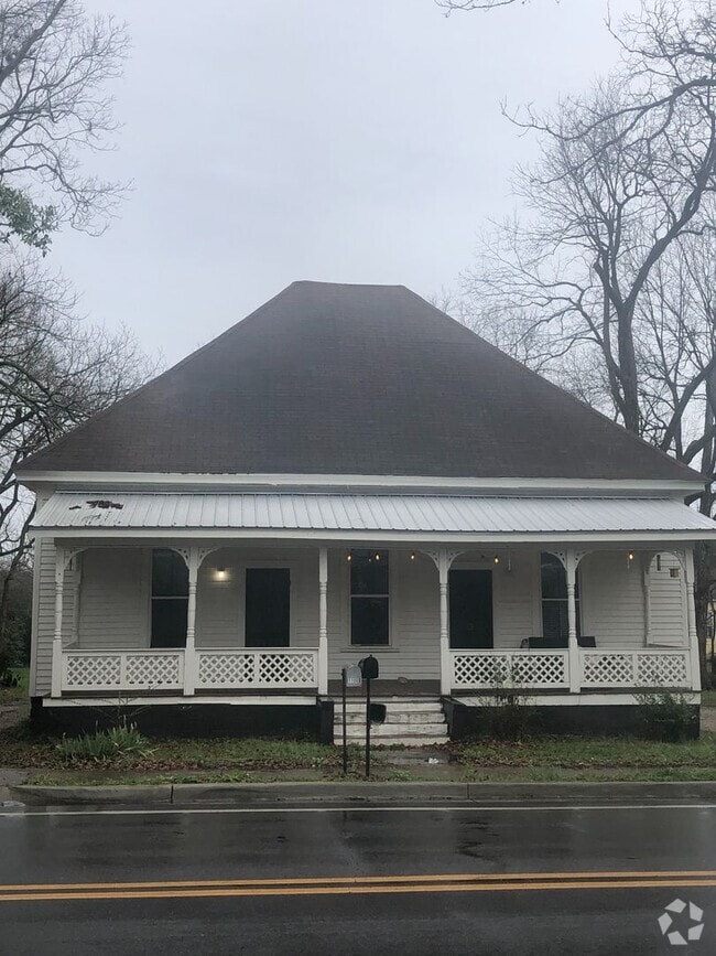 Building Photo - Charming Historic 1-Bedroom Cottage in the... Rental