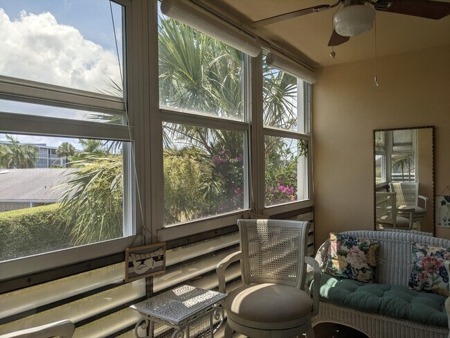 2562 Garden Dr N Unit 204  