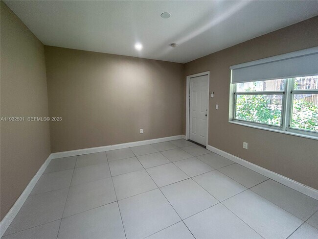 Photo - 1255 SW 6th St Unidad 16